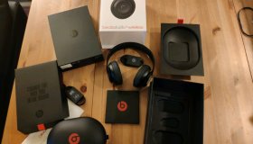 Mint Condition Beats Studio 3 wireless headphones